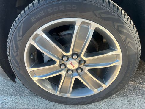 Used 2017 GMC Acadia Denali w/ Technology Package AWD/4WD image 9