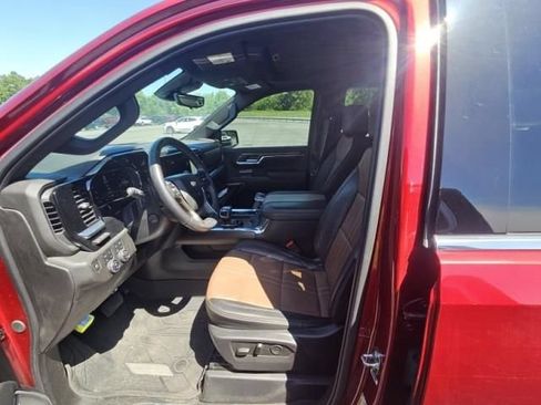 Used 2024 Chevrolet Silverado 1500 High Country AWD/4WD image 5