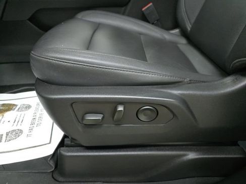 Used 2023 Chevrolet Suburban Z71 w/ Luxury Package image 16