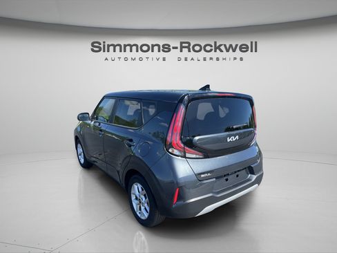 Used 2025 Kia Soul LX w/ LX Technology Package FWD image 3