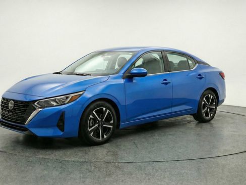 Used 2025 Nissan Sentra SV image 3