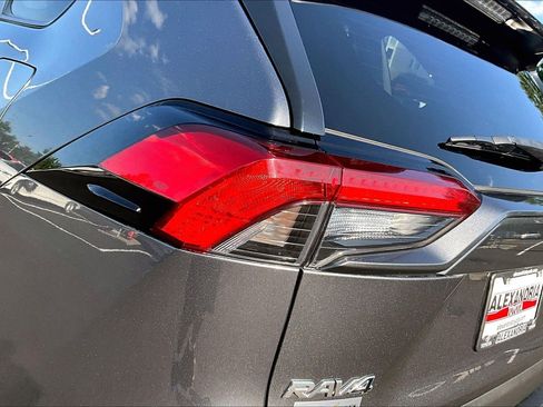 Used 2021 Toyota RAV4 XLE w/ Convenience Package AWD/4WD image 28