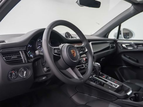 Certified 2026 Porsche Macan S AWD/4WD image 4