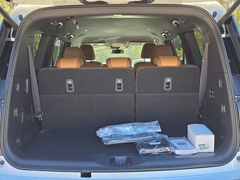 New 2026 Nissan Armada SL w/ Captain's Chari Seat Package image 8