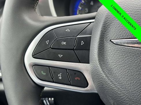 Used 2025 Chrysler Pacifica Select FWD image 12