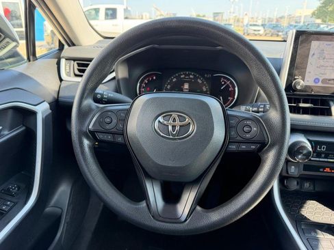 Used 2025 Toyota RAV4 XLE AWD/4WD image 10