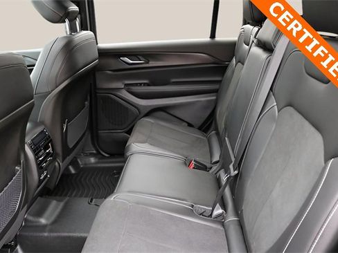 Used 2025 Jeep Grand Cherokee L Altitude image 15
