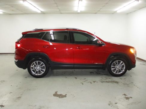 Used 2022 GMC Terrain SLT AWD/4WD image 11