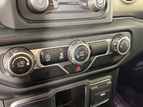 Used 2021 Jeep Gladiator Sport w/ Trailer Tow Package AWD/4WD image 10