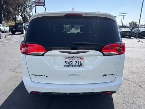 Certified 2020 Chrysler Pacifica Limited w/ Quick Oder Package 2EV RED-S FWD image 6