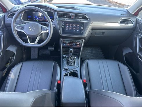 Used 2022 Volkswagen Tiguan SE image 9