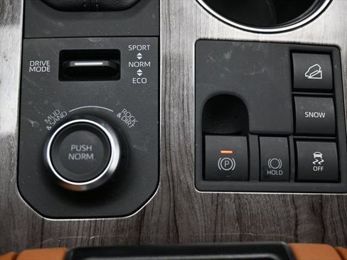Certified 2025 Toyota Highlander LE AWD/4WD image 30