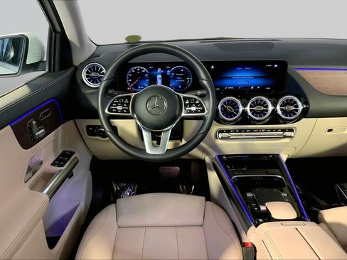 Used 2023 Mercedes-Benz GLA 250 4MATIC image 6