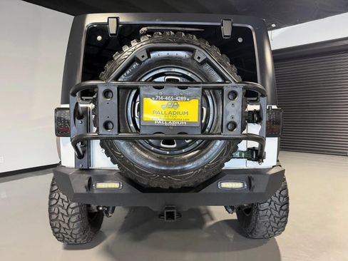 Used 2015 Jeep Wrangler Unlimited Rubicon w/ Connectivity Group AWD/4WD image 5