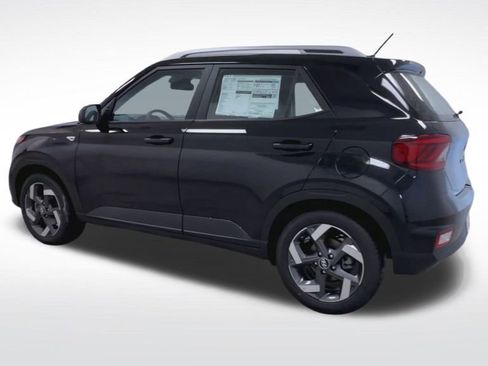 New 2026 Hyundai Venue SEL FWD image 18
