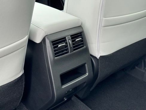 New 2025 Mitsubishi Outlander SE image 12