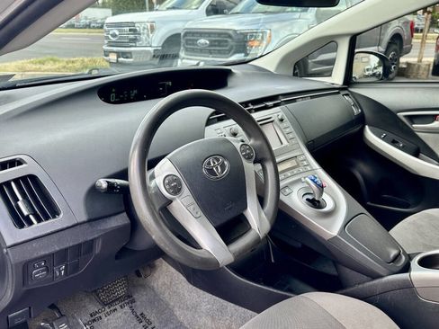 Used 2015 Toyota Prius Two image 9