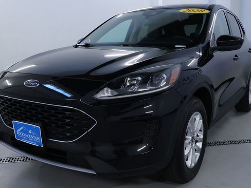 Used 2020 Ford Escape SE image 3