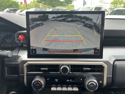 Used 2025 Toyota Tacoma TRD Sport AWD/4WD image 18