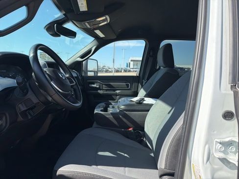 Used 2024 RAM 2500 Big Horn w/ Bed Utility Group image 11