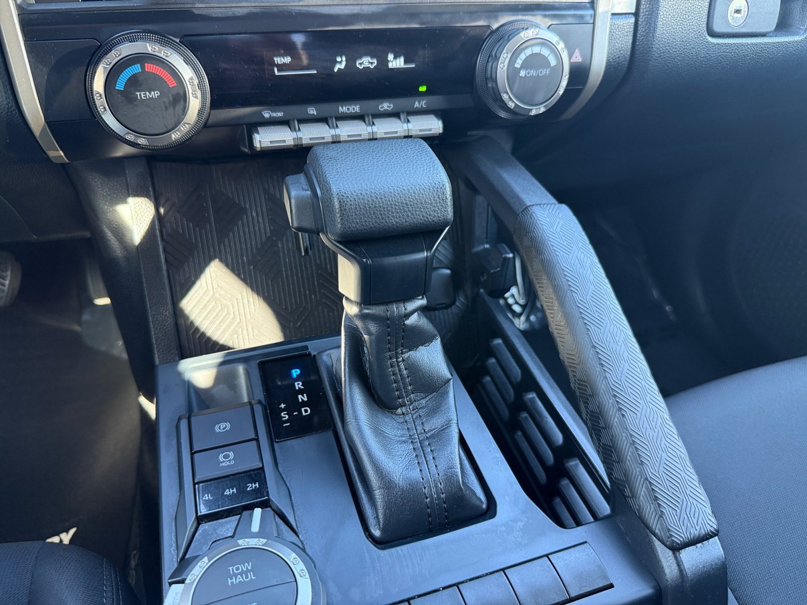 Used 2025 Toyota Tacoma SR5 AWD/4WD image 13