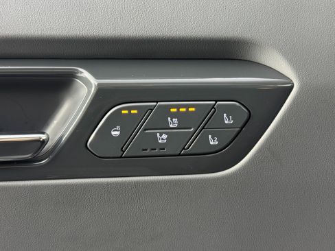 Used 2024 Kia EV9 Land image 18