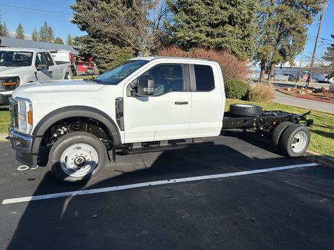 New 2026 Ford F450 XL w/ XL Chrome Package image 3