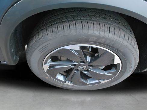 Used 2025 Nissan Rogue SV AWD/4WD image 29