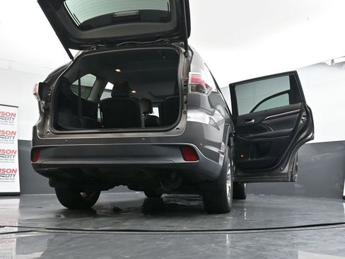 Used 2015 Toyota Highlander Limited image 29