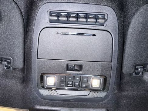 Used 2024 Ford F350 Platinum w/ Tremor Off-Road Package AWD/4WD image 17