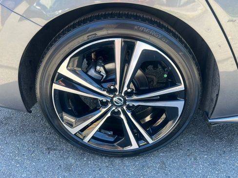 Used 2021 Nissan Sentra SR FWD image 6