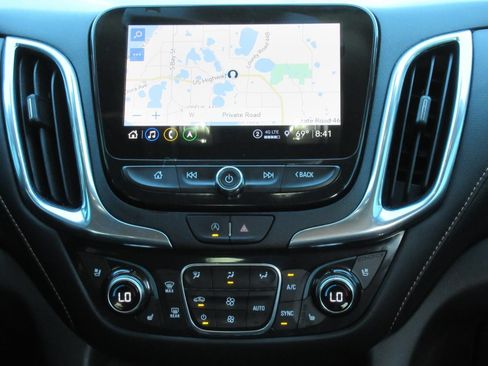 Used 2022 Chevrolet Equinox Premier AWD/4WD image 15