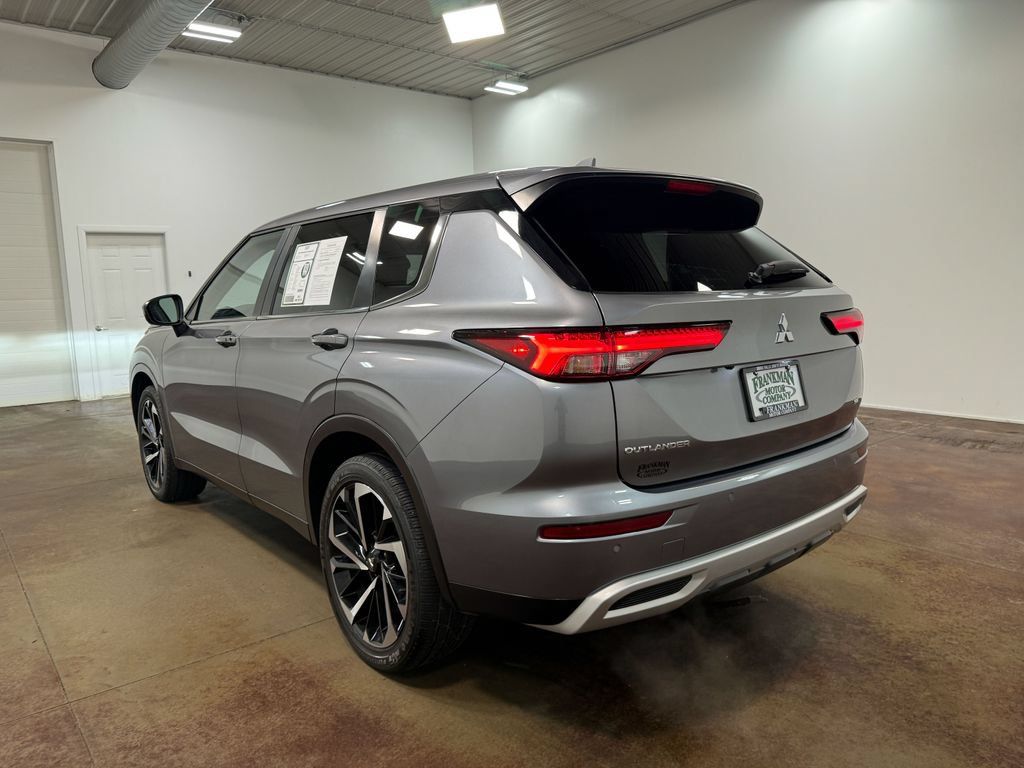 Used 2024 Mitsubishi Outlander SE AWD/4WD image 35