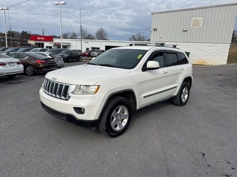 Used 2012 Jeep Grand Cherokee Laredo w/ Laredo E Group AWD/4WD image 4