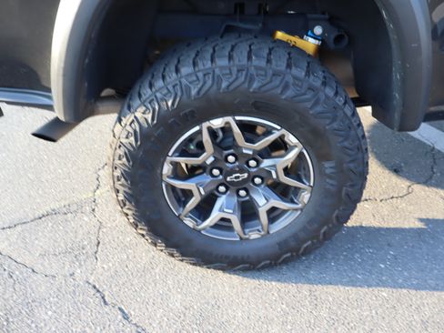 Used 2026 Chevrolet Colorado ZR2 w/ Technology Package AWD/4WD image 38