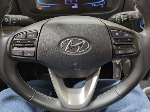 Certified 2023 Hyundai Venue SEL FWD image 19