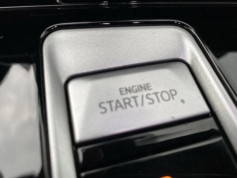 Certified 2024 Volkswagen Atlas Cross Sport SE image 22