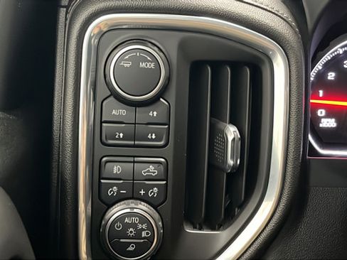 Used 2022 Chevrolet Silverado 2500 LTZ AWD/4WD image 38