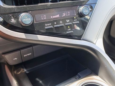 Used 2023 Toyota Camry SE FWD image 15