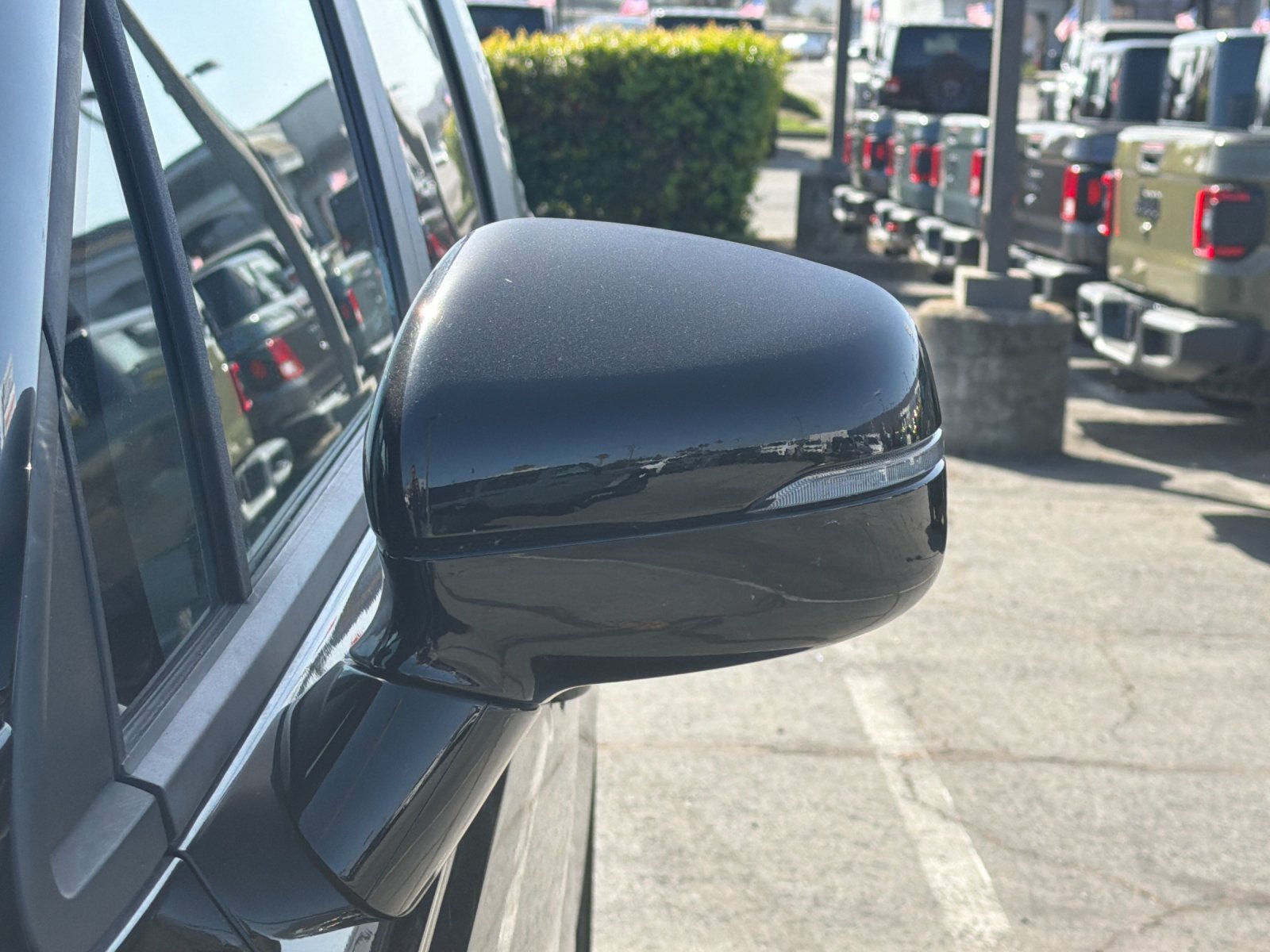 Used 2025 Kia Carnival FWD image 41