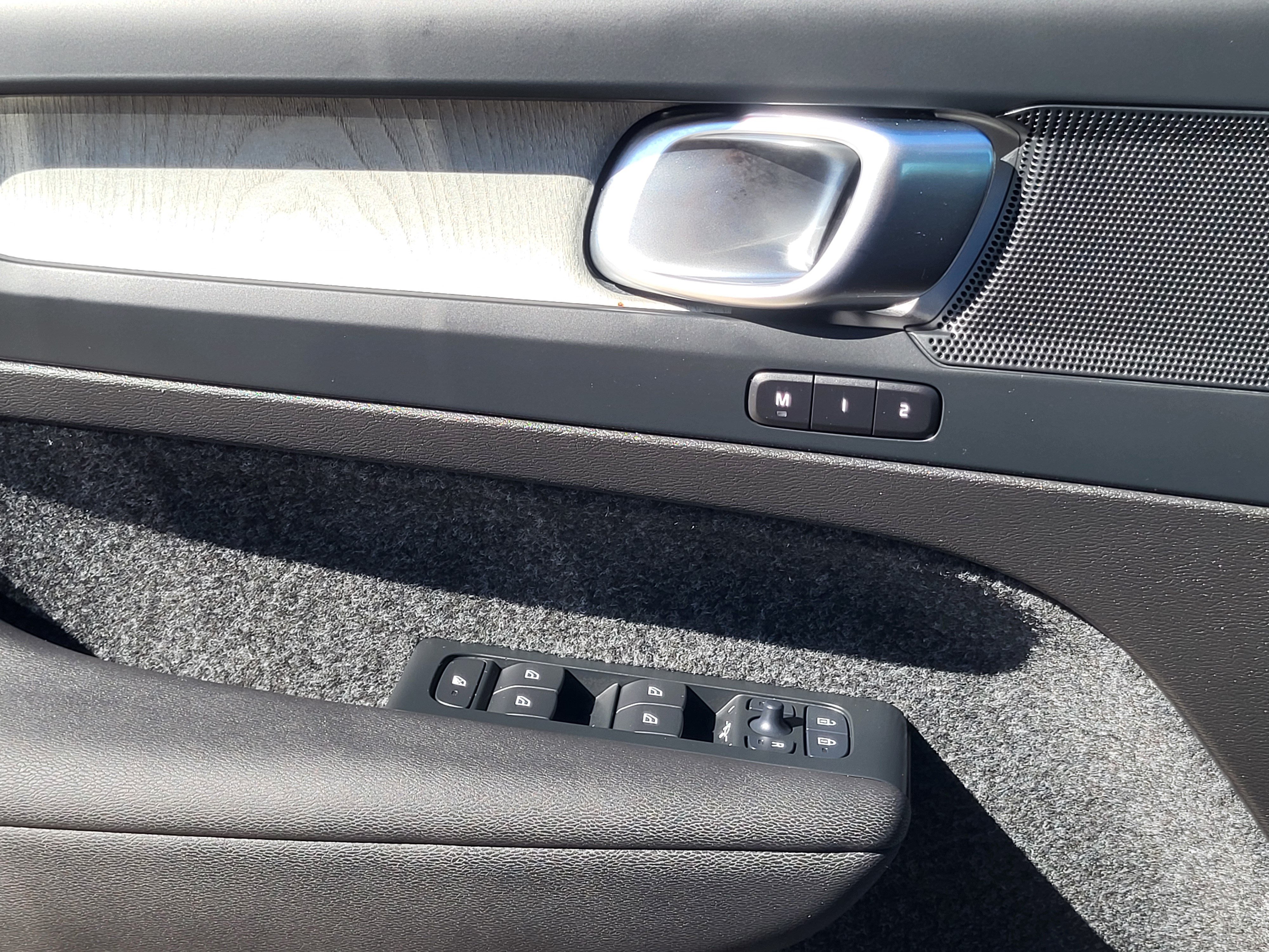 Certified 2026 Volvo XC40 B5 Plus AWD/4WD image 22