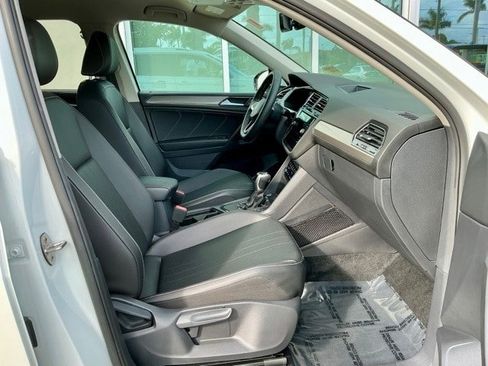 Used 2023 Volkswagen Tiguan SE image 16