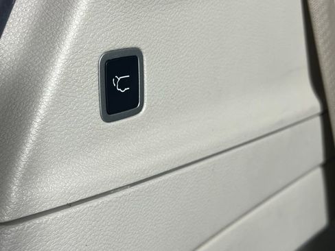 Used 2024 Chrysler Pacifica Touring-L image 31