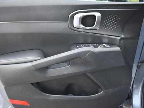 Used 2025 Kia Sorento S w/ Panoramic Sunroof Package FWD image 10