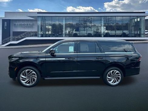 New 2026 Lincoln Navigator L Premier AWD/4WD image 4