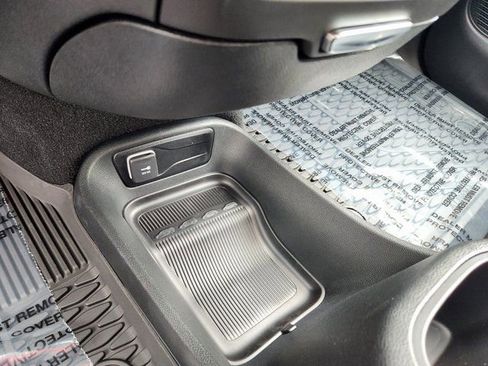 New 2025 Chrysler Pacifica Select FWD image 21