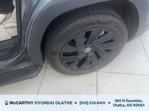 Used 2024 Volkswagen Atlas SE w/ Panoramic Sunroof Package AWD/4WD image 14