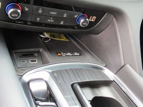 Used 2022 Buick Enclave Essence w/ Sport Touring Edition image 24