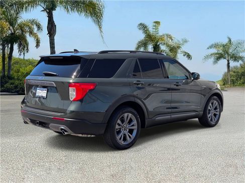 Used 2022 Ford Explorer XLT w/ Equipment Group 202A RWD image 4