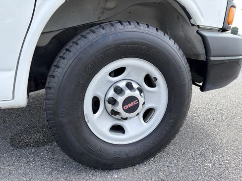 Used 2013 GMC Savana 2500 RWD image 31